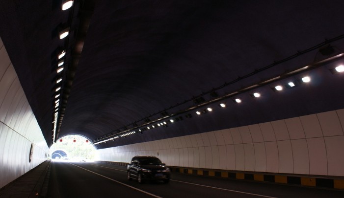 La luce del tunnel a LED è notevole nel risparmio energetico